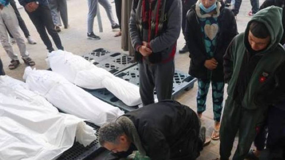 Live Updates: Palestinian death toll in Gaza tops 22,600 — ministry