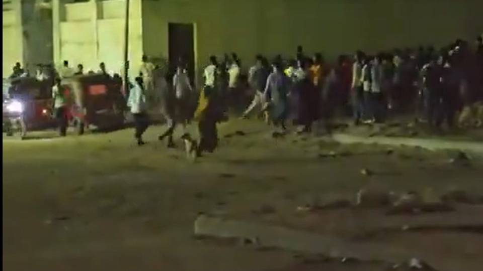 Massive explosion rocks Mogadishu's popular beach