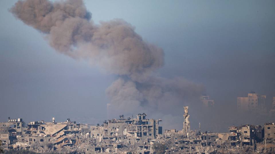 Israël rejette une pause humanitaire à Gaza, frappe mortelle sur une ambulance