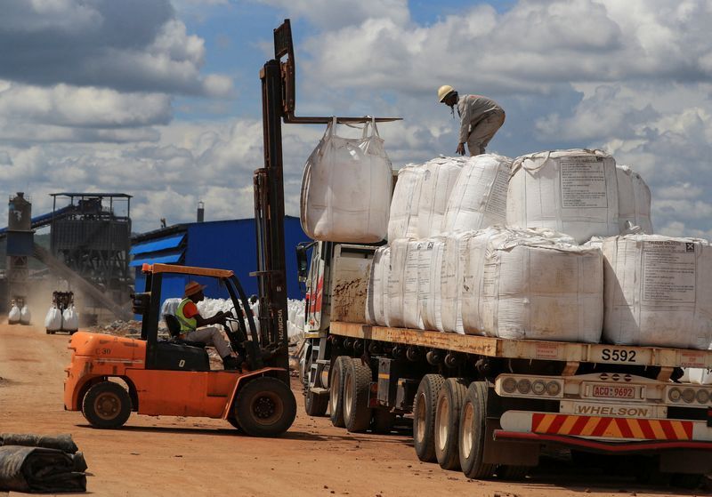 Le Zimbabwe exporte son premier sulfate de lithium traité localement