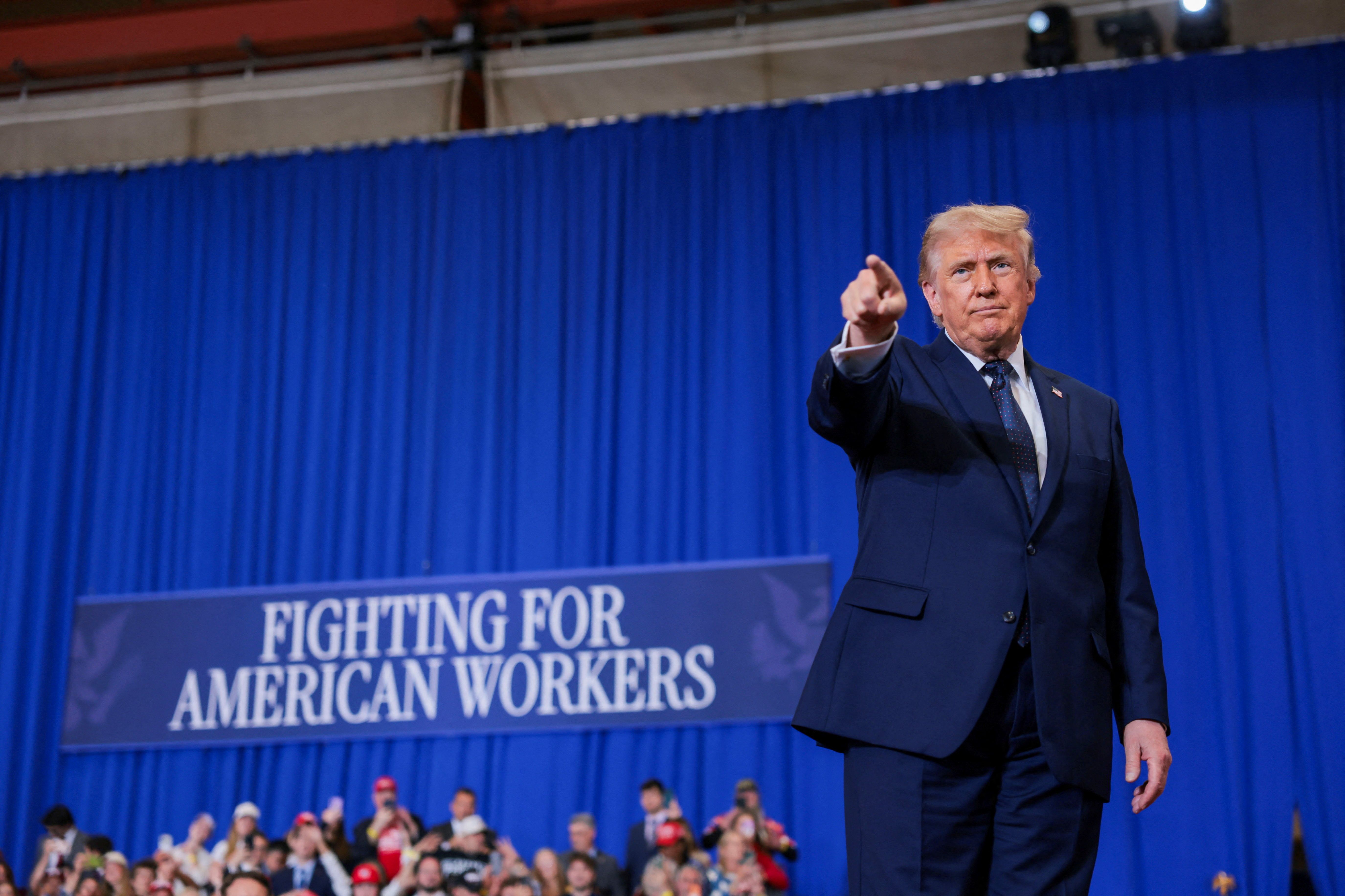 Trump a promis 5 000 dollars à chaque Américain en cas de victoire aux élections de mi-mandat