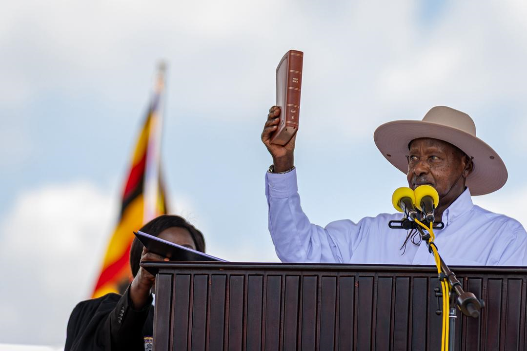 Ouganda : le président Yoweri Museveni prête serment pour son septième mandat