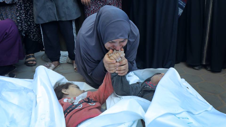 Yawan Falasdinawan da aka kashe a hare-haren Isra'ila sun kai 21,500 — Ma'aikatar Lafiya ta Gaza