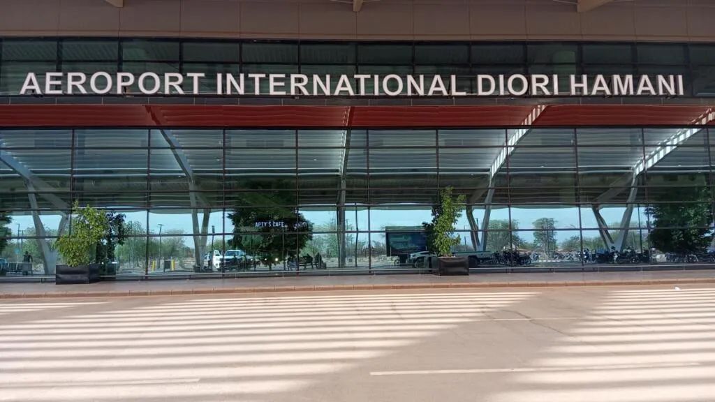Attaque à l'aéroport de Niamey : "22 assaillants neutralisés et 11 militaires tués"