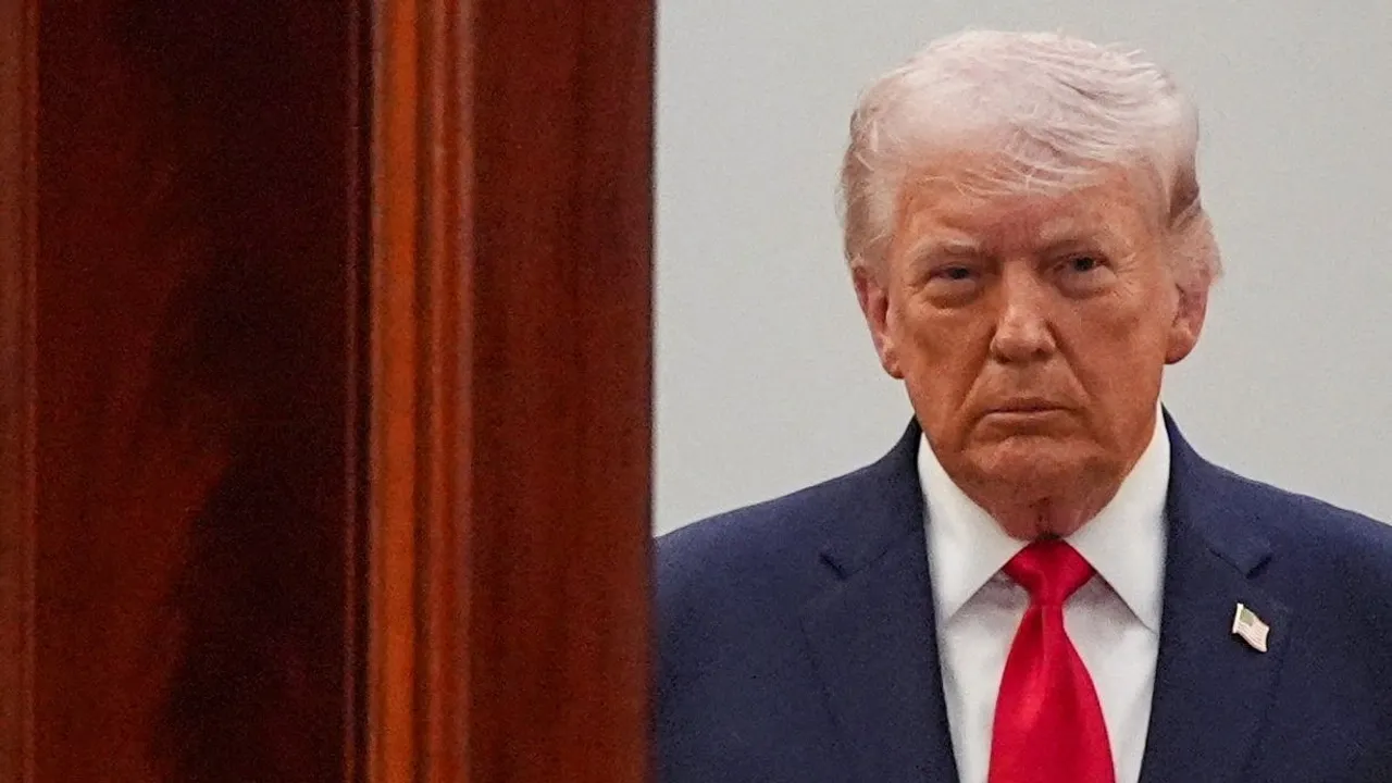 'Deranged lunatic': US senators slam Trump's Iran threats as 'war crimes'