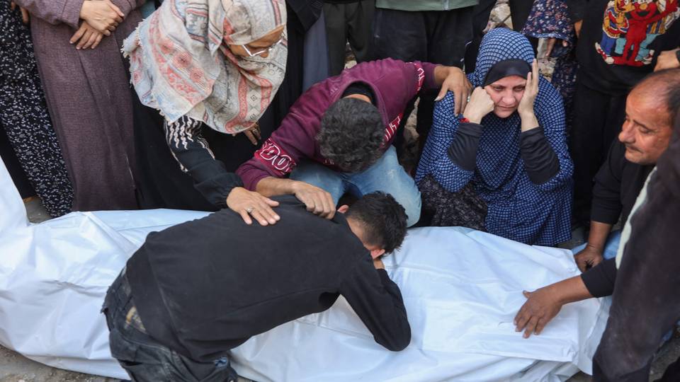 Kai-tsaye: Yawan mutanen da Isra'ila ta kashe a Gaza sun kai 43,922 yayin da take ci gaba da muzguna wa yankin