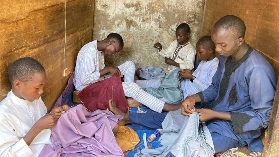 Les enfants nigérians qui brodent leur avenir