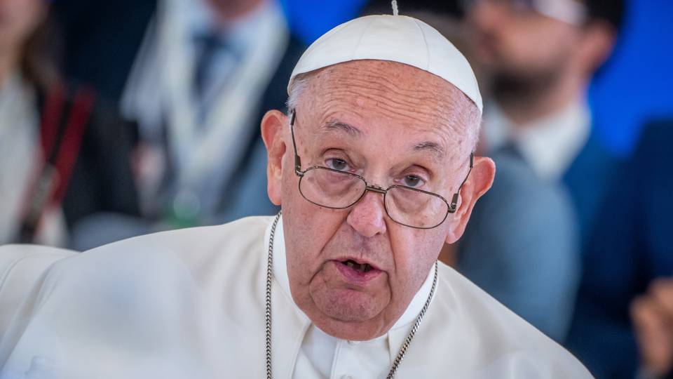 Pope Francis appeals for end of violence in DRC