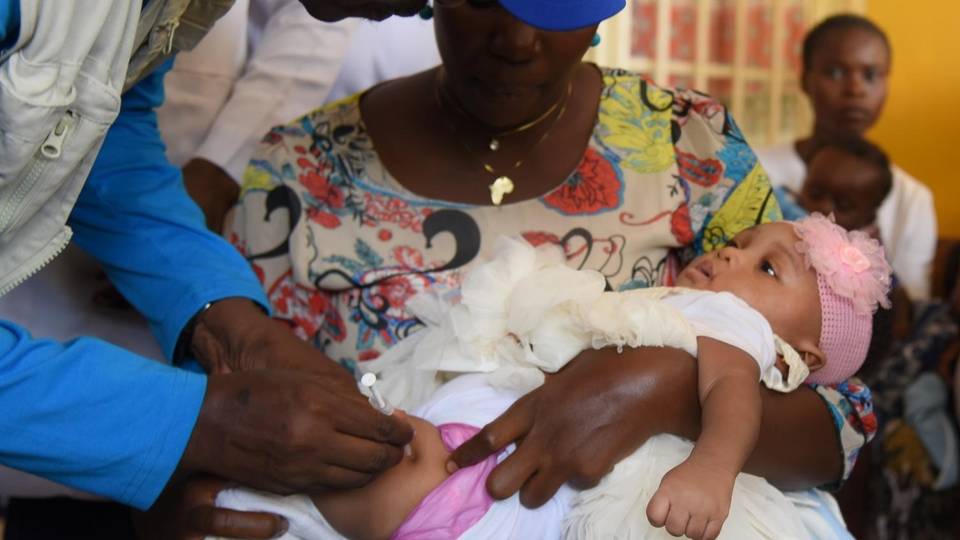 La RDC introduit le vaccin R21 contre le paludisme