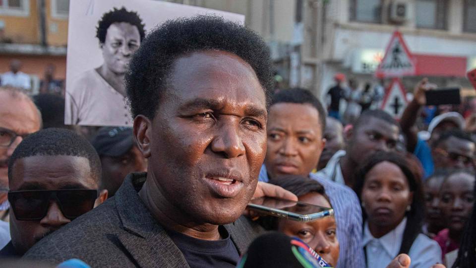 Mozambique opposition leader demands vote recount