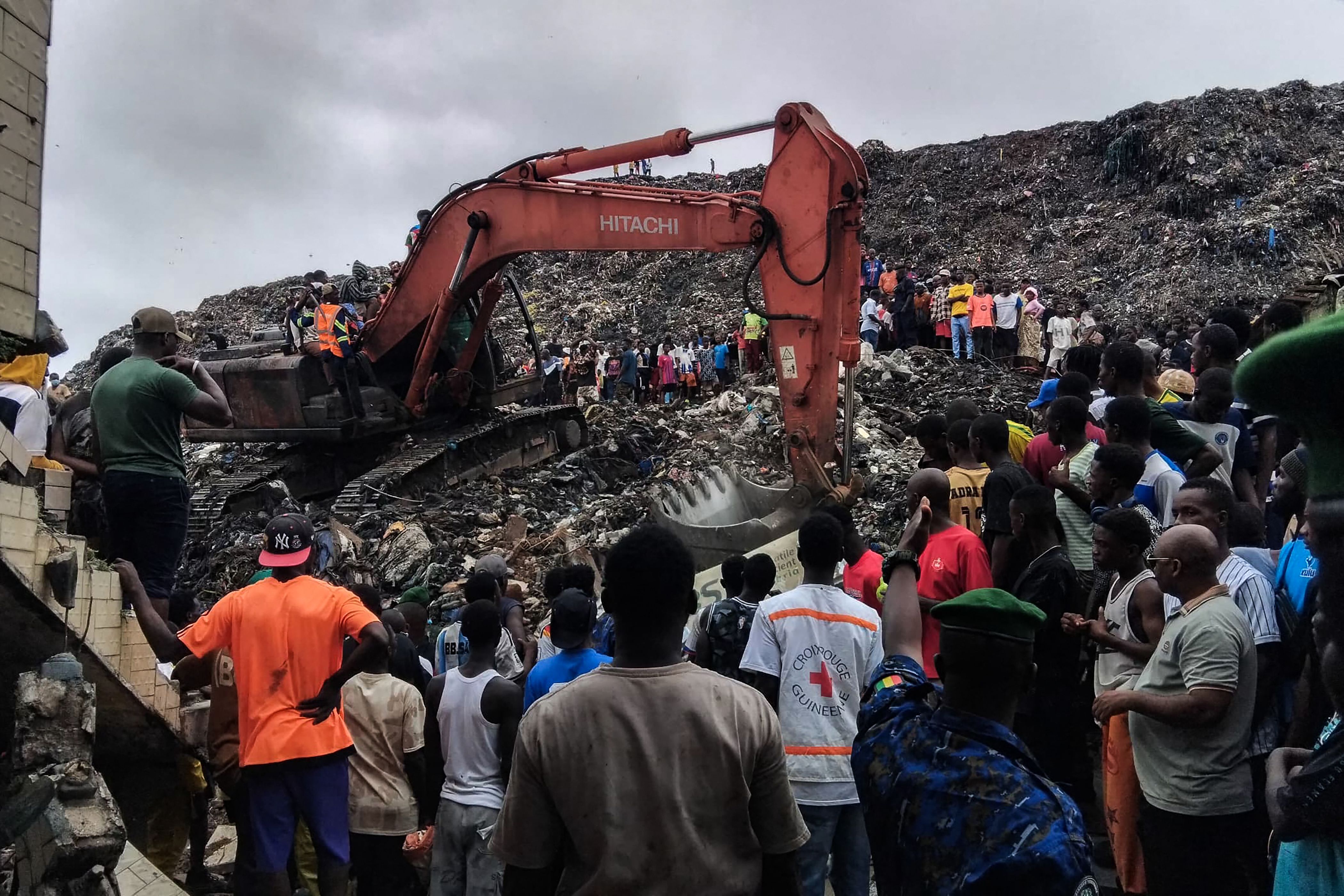Guinée : l'effondrement d'une décharge fait au moins 30 morts