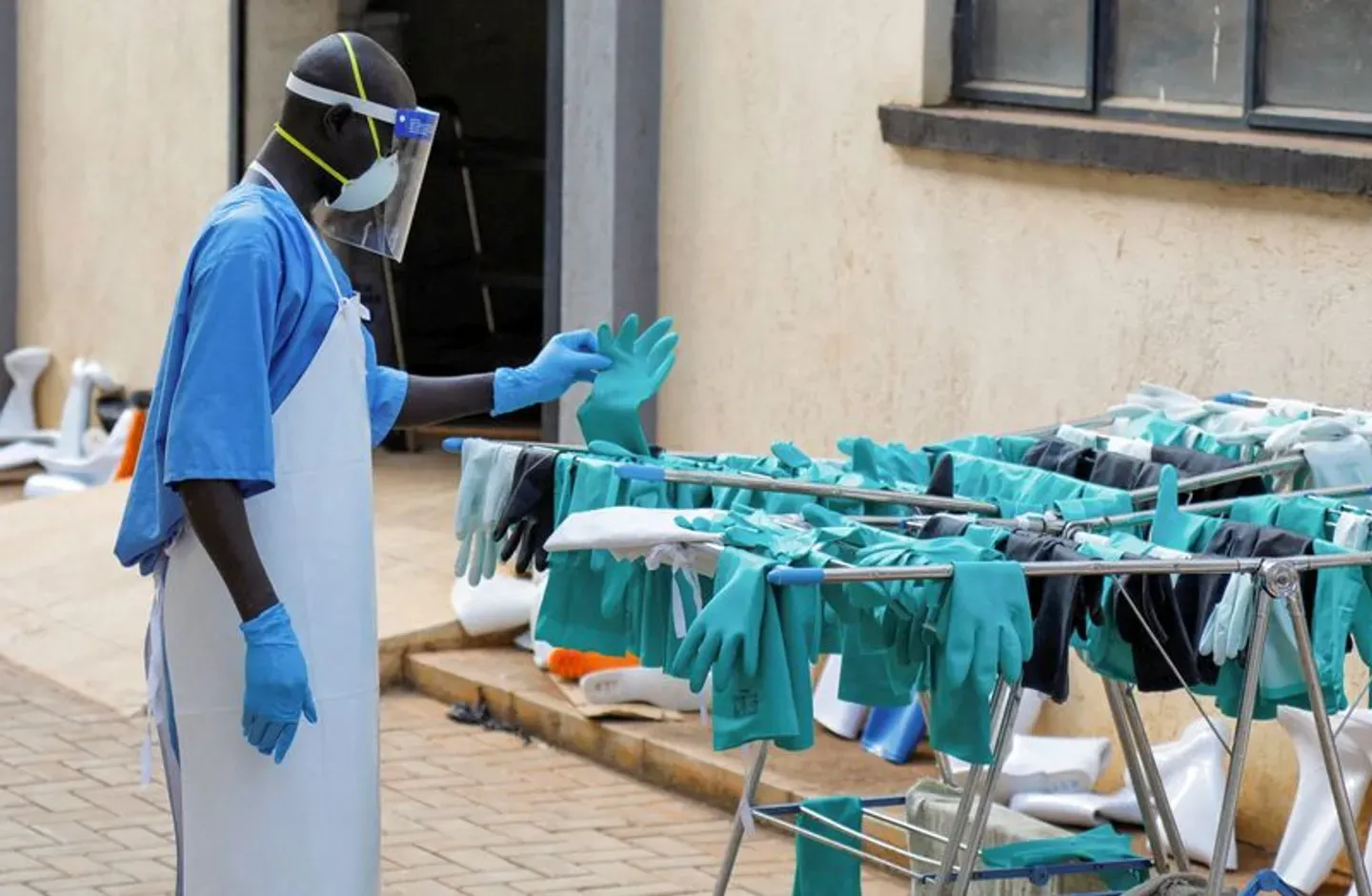 Uganda za ta sallami majinyacin Ebola na ƙarshe
