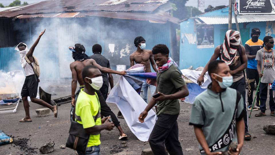 Tear gas, arrests amid protests over Comoros presidential elections