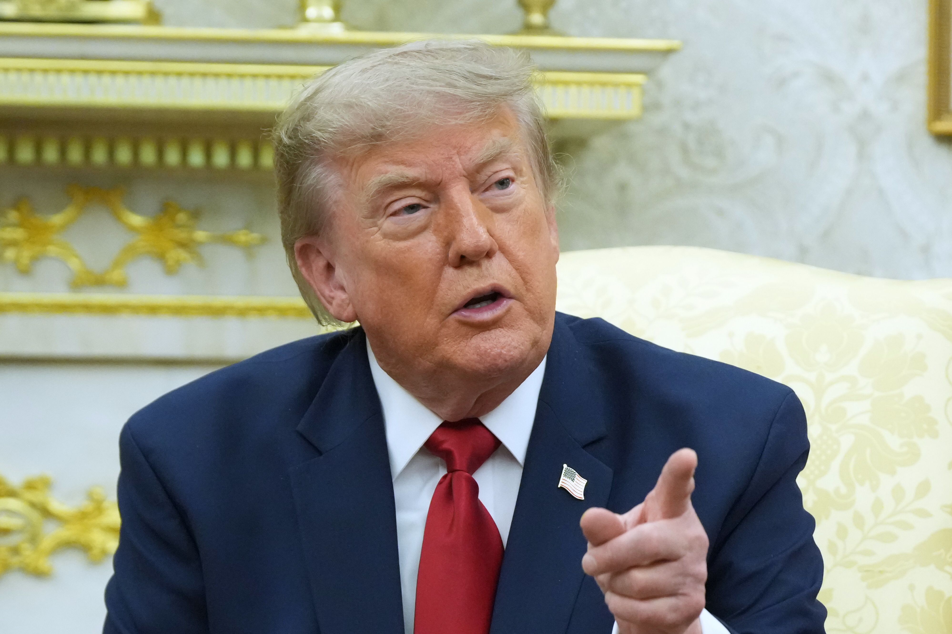 Trump ya ce Amurka za ta kai hari kan tashoshin wutar lantarki da gadoji na Iran a makon gobe
