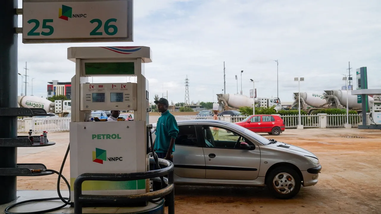 Nigerian court orders regulator to keep issuing fuel import licences to marketers