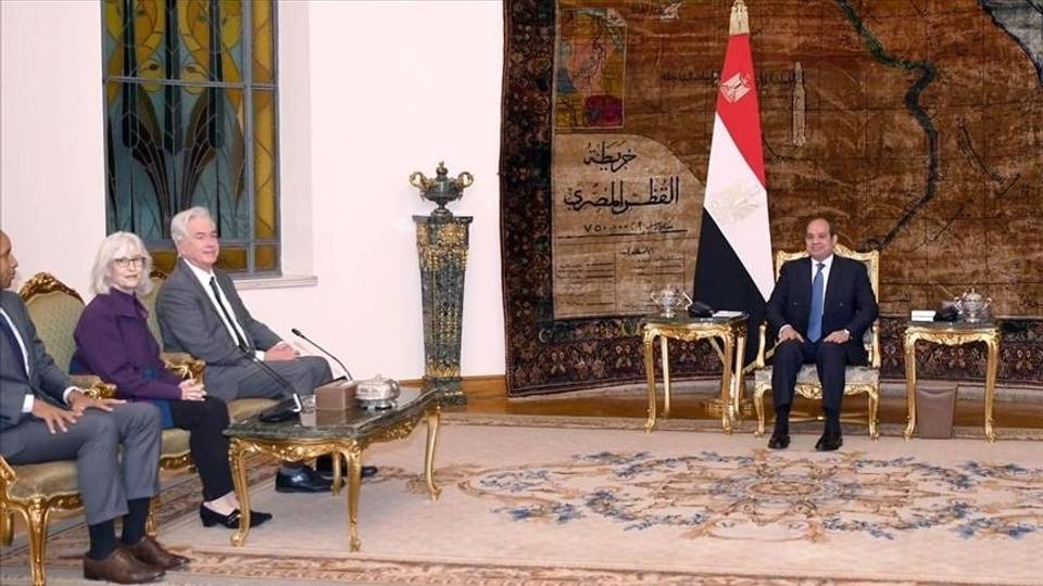 Égypte : le président Al-Sissi reçoit le directeur de la CIA et appelle à un cessez-le-feu à Gaza