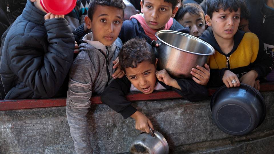 Le Maroc effectue les premiers largages d'aide humanitaire à Gaza