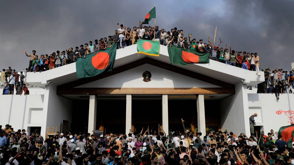 UN chief calls of 'peaceful transition' in Bangladesh