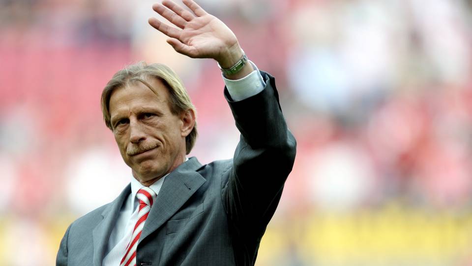 Tributes pour in for German football coach Daum