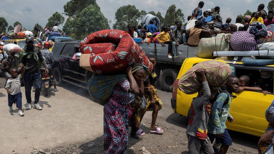 DR Congo conflict: Thousands flee as M23 rebels launch fresh offensive