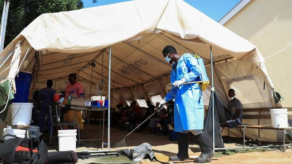 Épidémie de choléra au Zimbabwe : "L'eau du robinet est verte, alors nous ne la buvons pas"