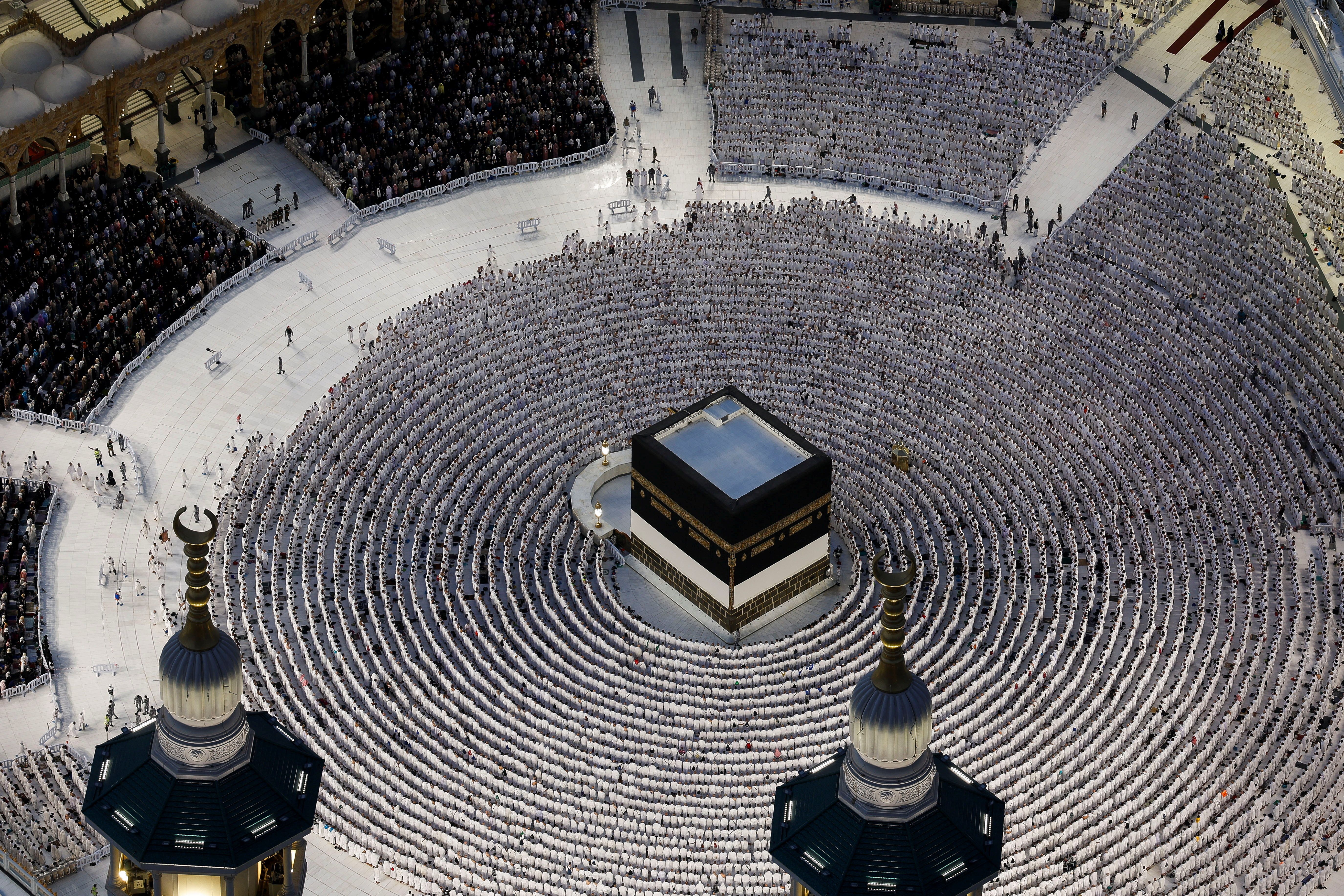 Nearly 2M Muslims expected to perform Hajj as pilgrimage begins in Mina