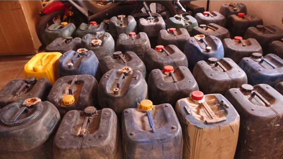 NSCDC ta kama jarkoki fetur 1,571 da ake zargin za a kai wa 'yan bindiga a jihar Zamfara