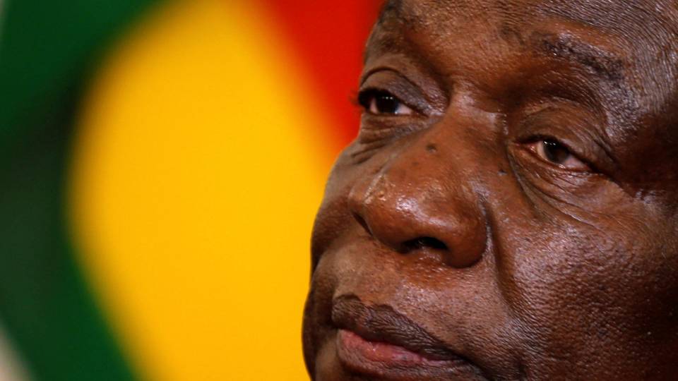 Le chef de l'armée de l'air du Zimbabwe limogé après une alerte à la bombe dans les aéroports