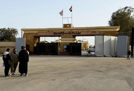 Cairo ready to receive wounded from Gaza, deliver aid once Rafah crossing reopens: Egypt