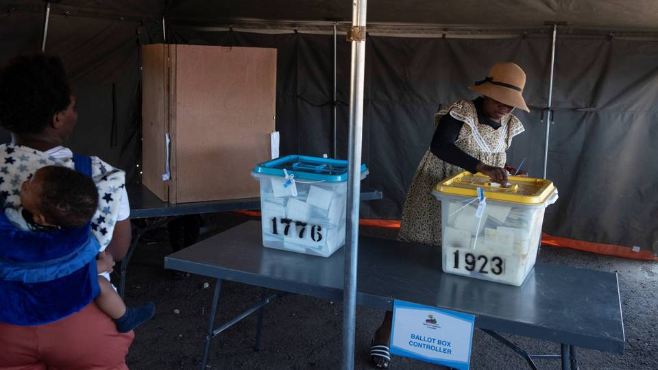 Namibia elections: Final day of voting after hitches