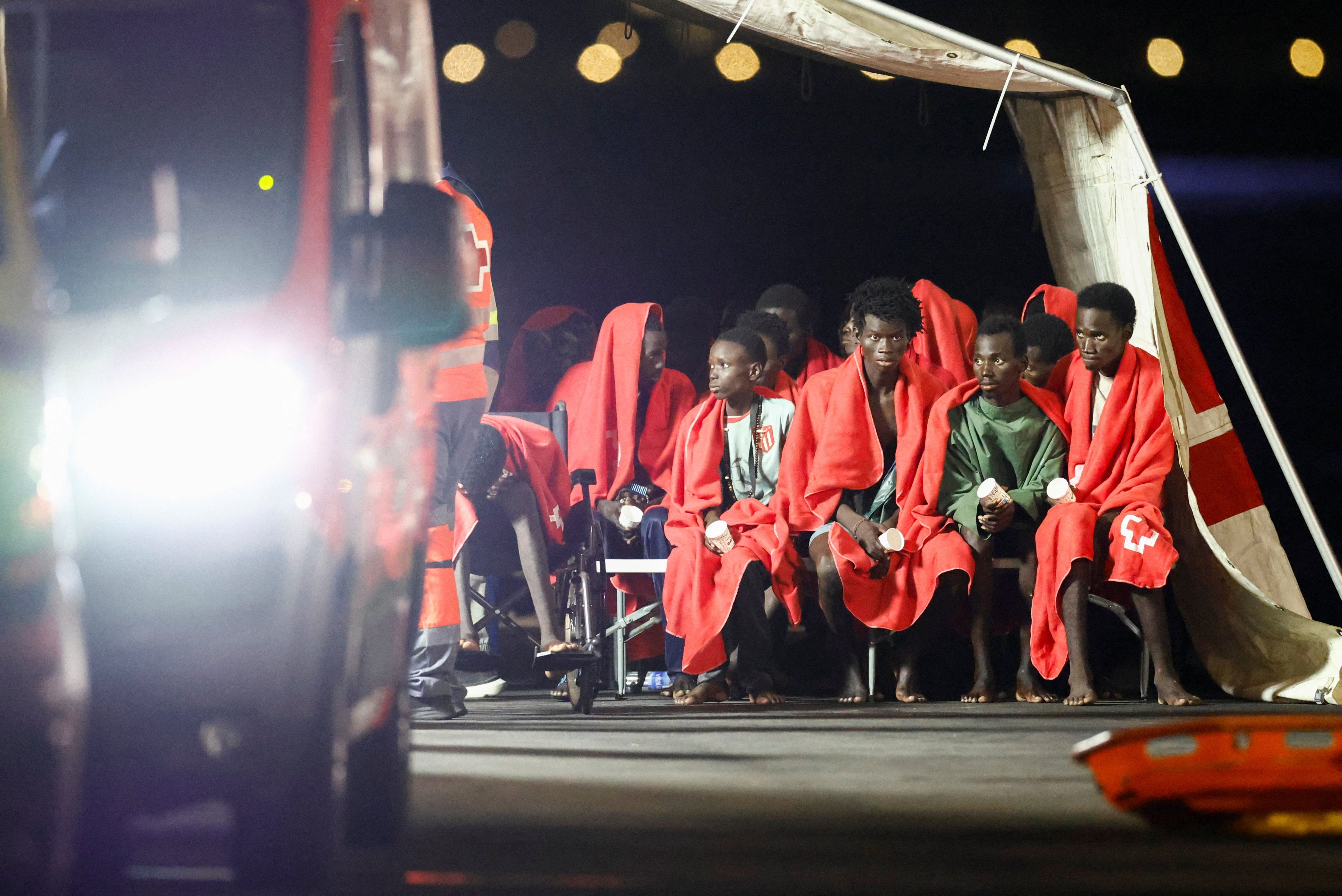 Une embarcation dérive au large des Canaries : cinq morts, des dizaines de migrants portés disparus
