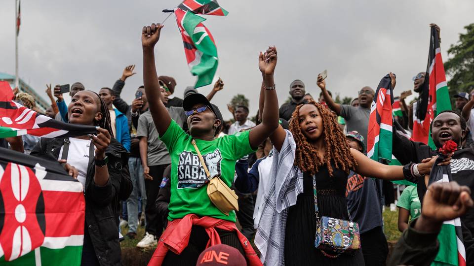 Kenyans hold concert to remember protest victims