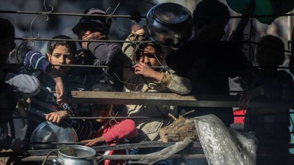 Kai-tsaye: Isra'ila ta kashe mutum 14 a faɗin Gaza; rashin abinci a yankin 'ya yi ƙamari'
