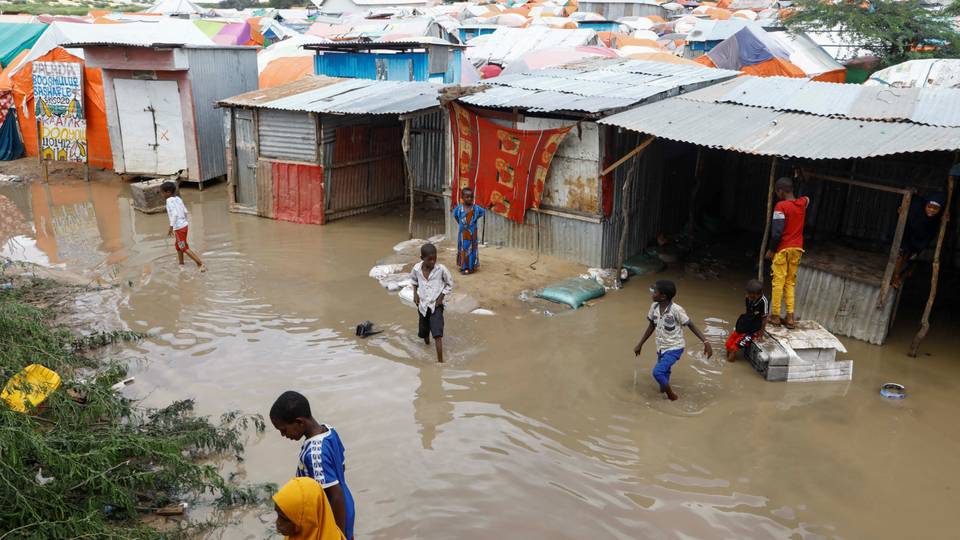 Floods kill dozens of people in Kenya, Somalia