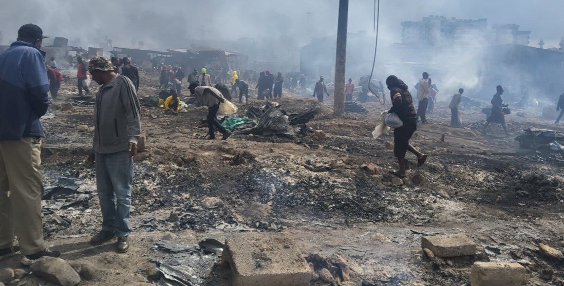 Un incendie ravage le marché de Gikomba à Nairobi, les secours se précipitent pour sauver les biens
