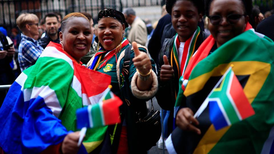 South Africans flock to London to cast early votes