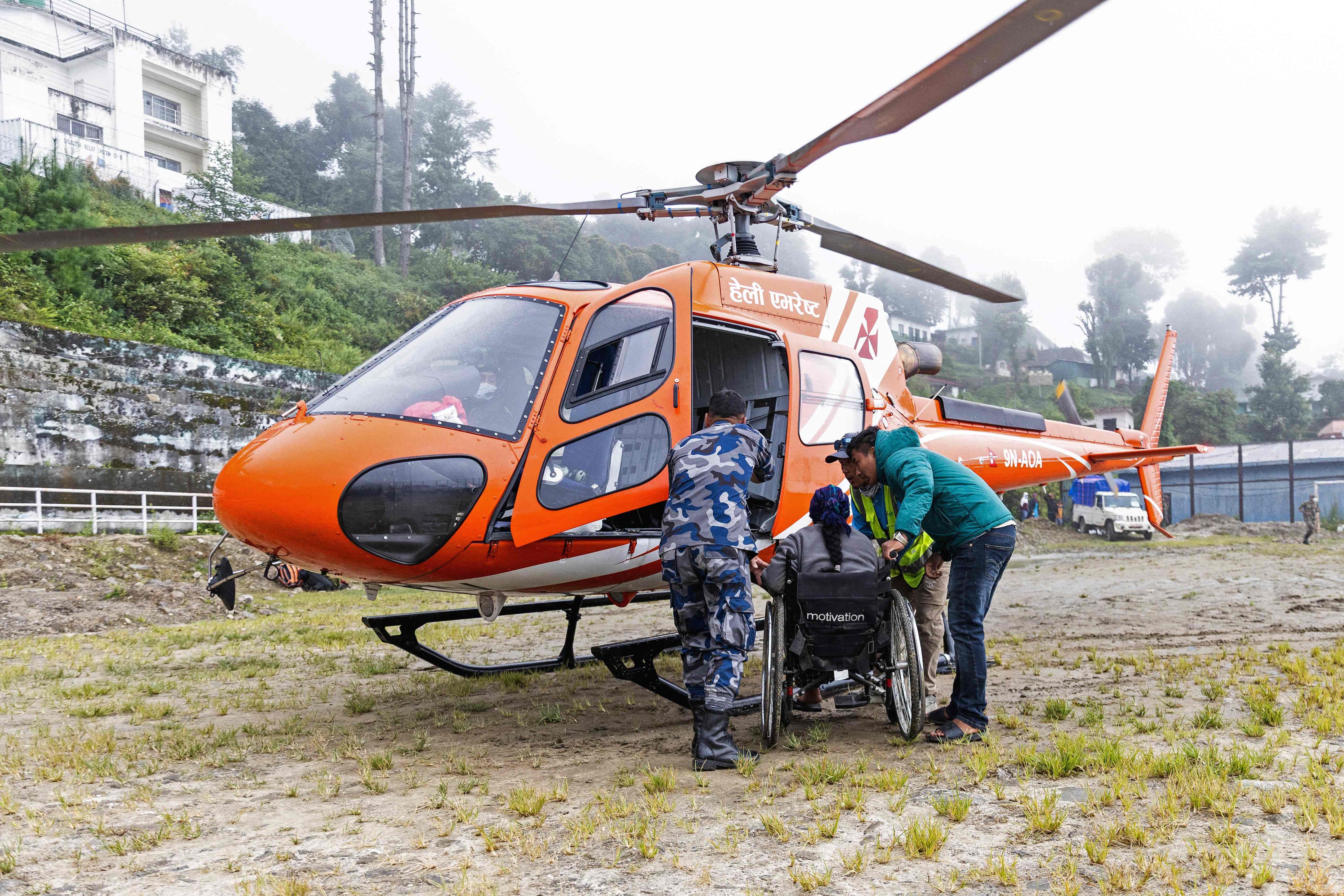Death toll from Nepal-China floods tops 1,000, around 4,500 still missing