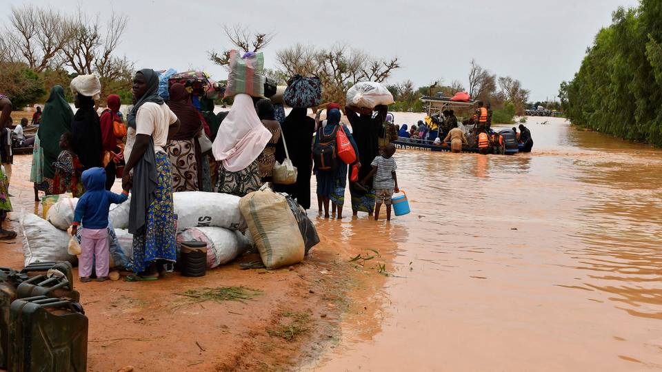Flood-hit Niger delays schools reopening