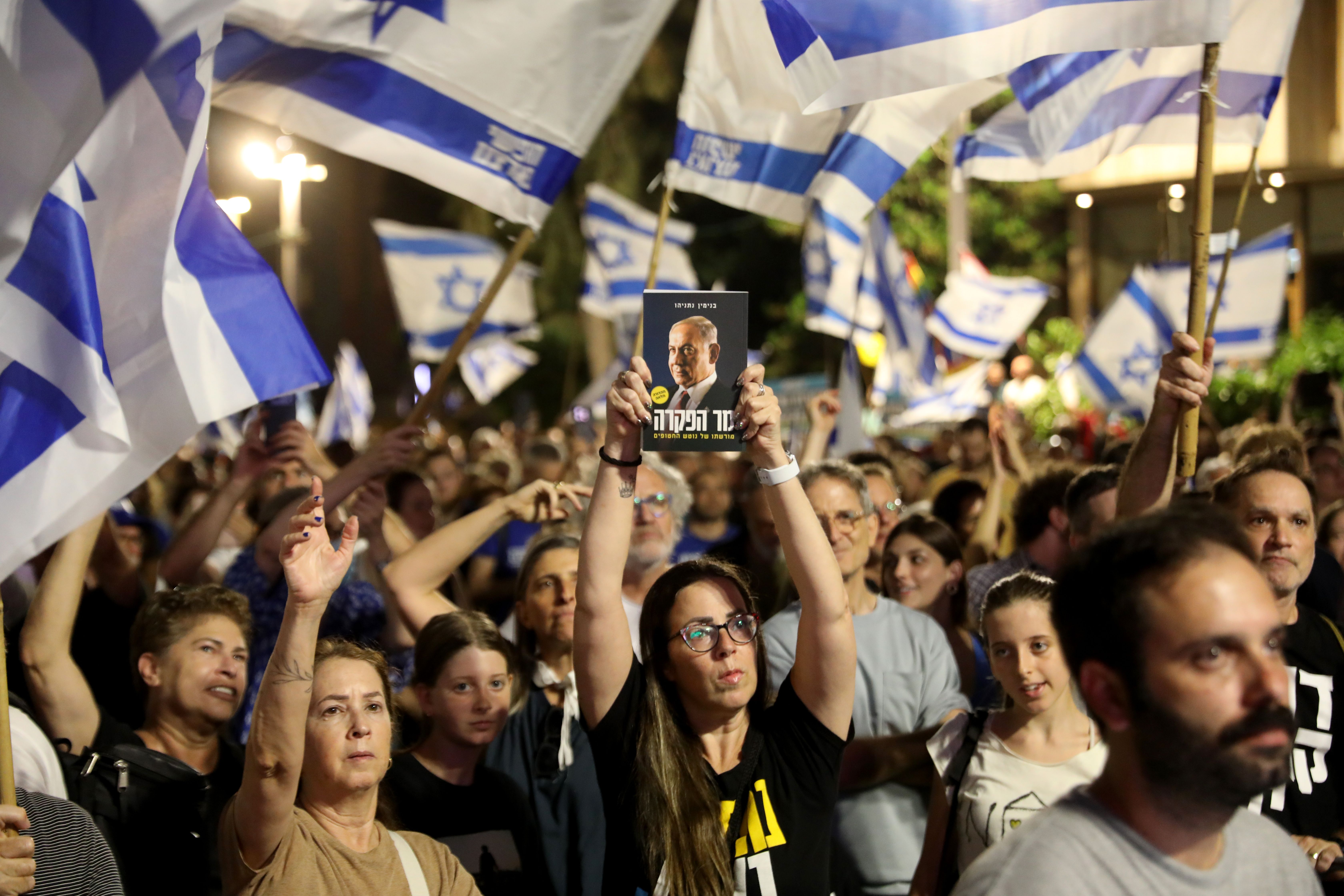 Des milliers d'Israéliens manifestent à Tel Aviv pour demander la démission de Netanyahu