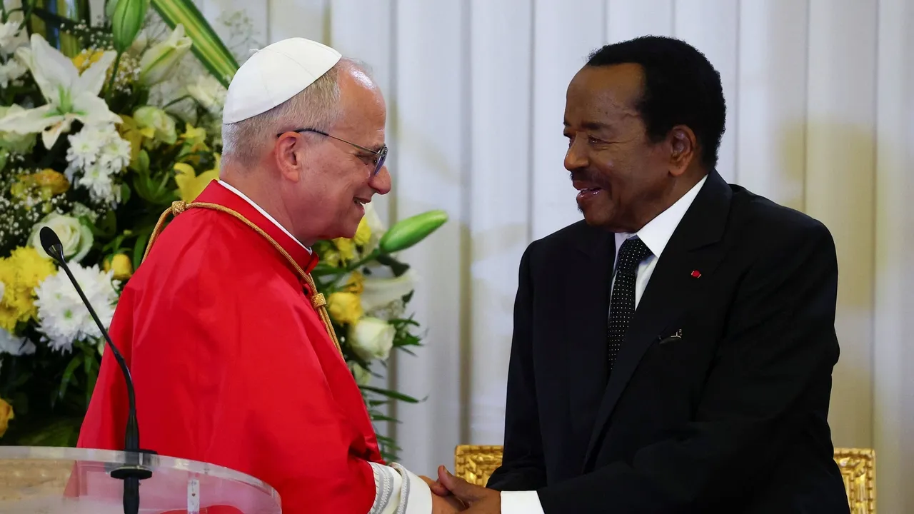 Rais wa Cameroon anasema dunia inahitaji 'ujumbe wa amani' wa Papa