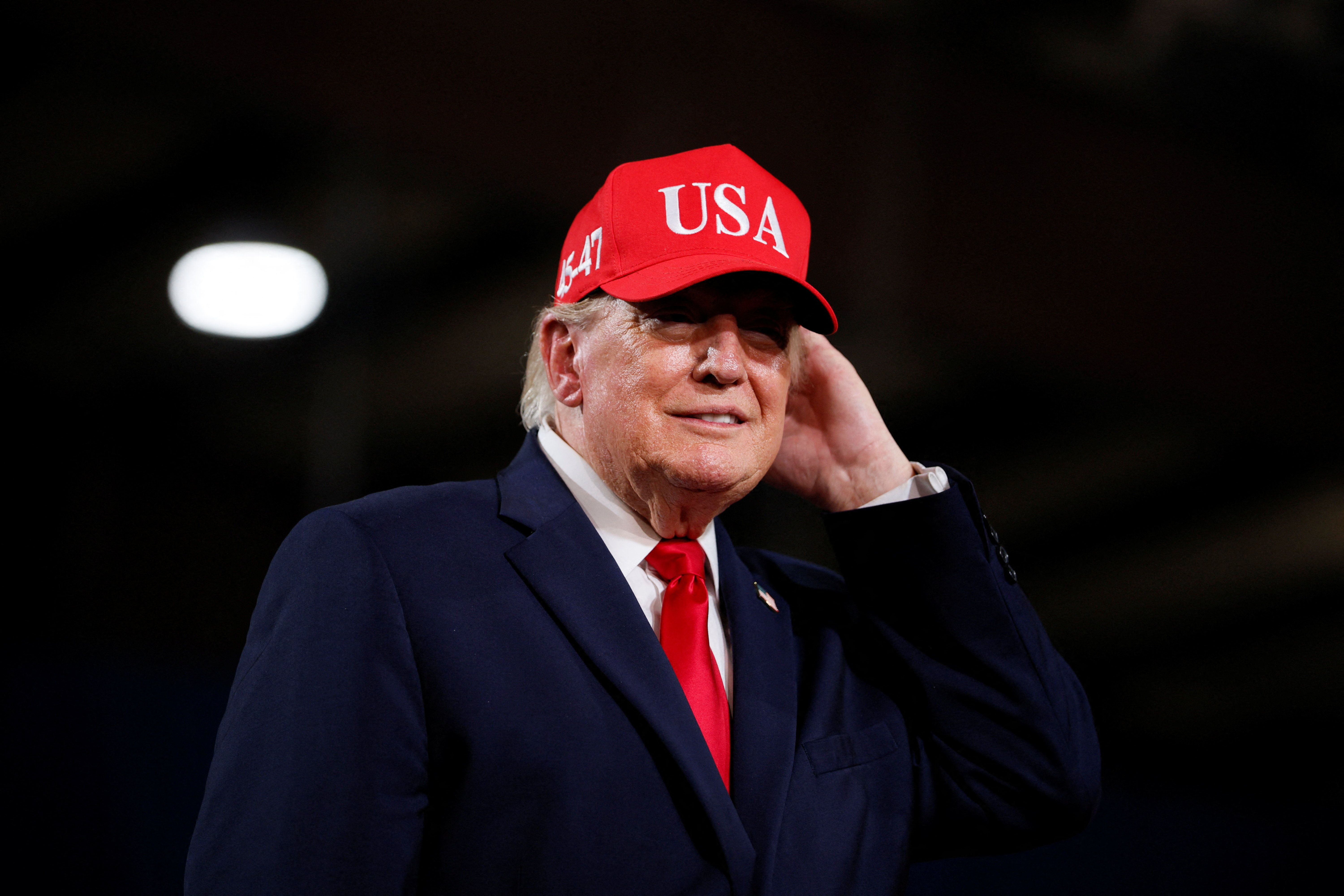 Trump ya ce Qatar ta yi tayin ba shi kyautar jirgin sama samfurin 747 bayan ya nemi a ba shi aro