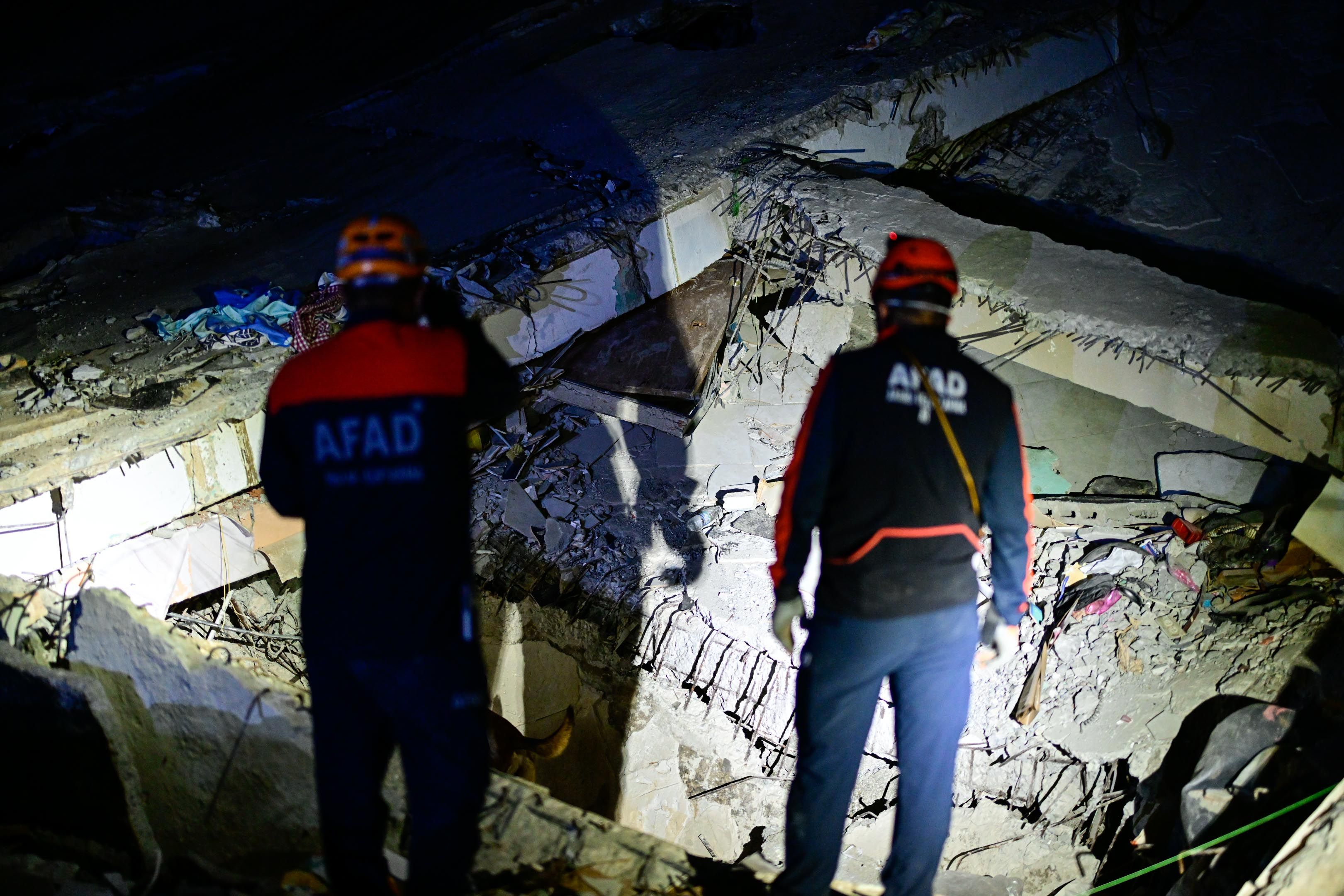 Les équipes de secours turques lancent des opérations de recherche au Venezuela après le séisme