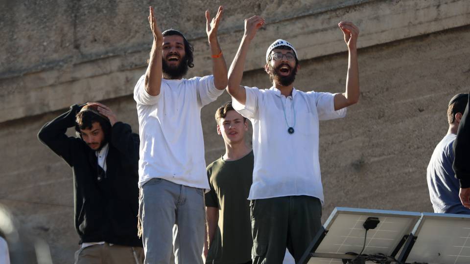 Yahudawa ‘yan kama-wuri-zauna sun ƙona wani masallaci na Falasɗinawa