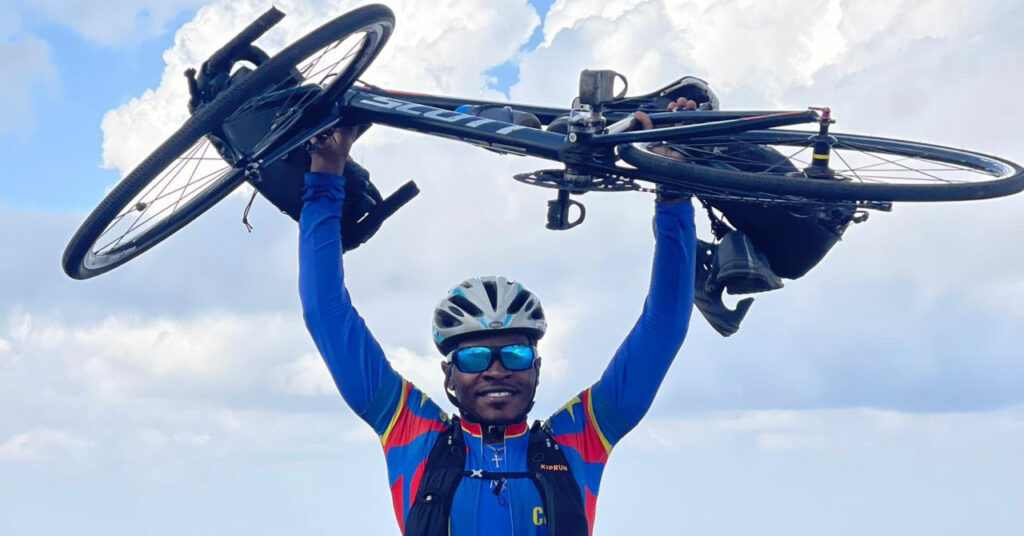 Un défi à vélo pour la paix : un Congolais relie Goma à Rabat