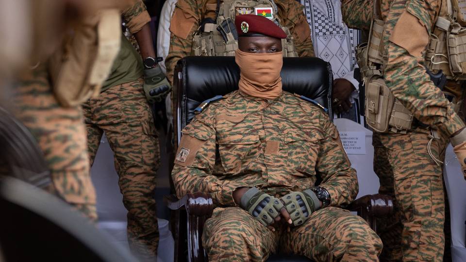 HRW annonce que l'armée burkinabè a tué plus de 223 civils ; Ouaga dénonce des "accusations infondées"