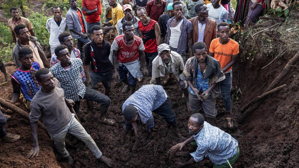 Ethiopia landslide: Days of mourning declared