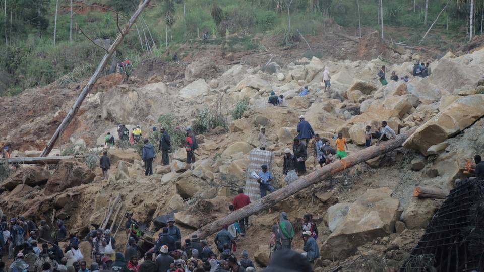 More than 2,000 people buried in Papua New Guinea landslide