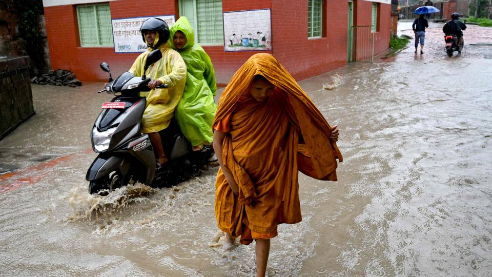 Népal: au moins 14 morts dans des inondations et glissements de terrain