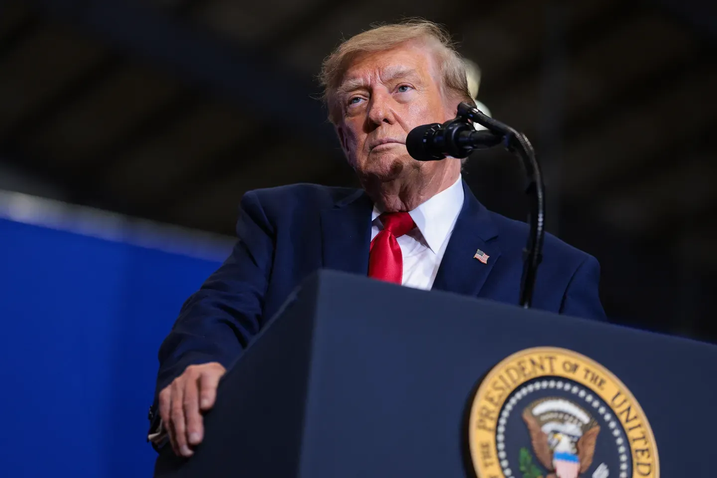 Trump asema Marekani haijadiliani na Iran, aashiria kuwashughulikia 'hivi karibuni'
