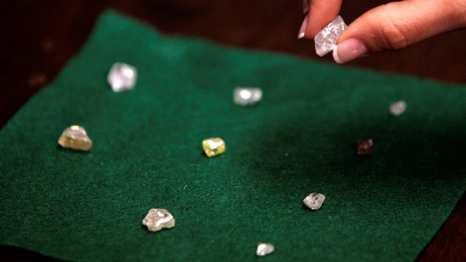 Angola seizes 710 diamond stones from three Guinea citizens